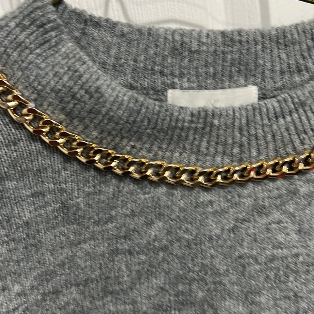 Like new! H&M Sweater - Picture 2 of 4